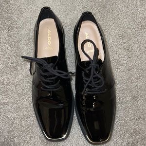 Aldo, size 9, on trend black patent lace up loafer with gold accent, worn once